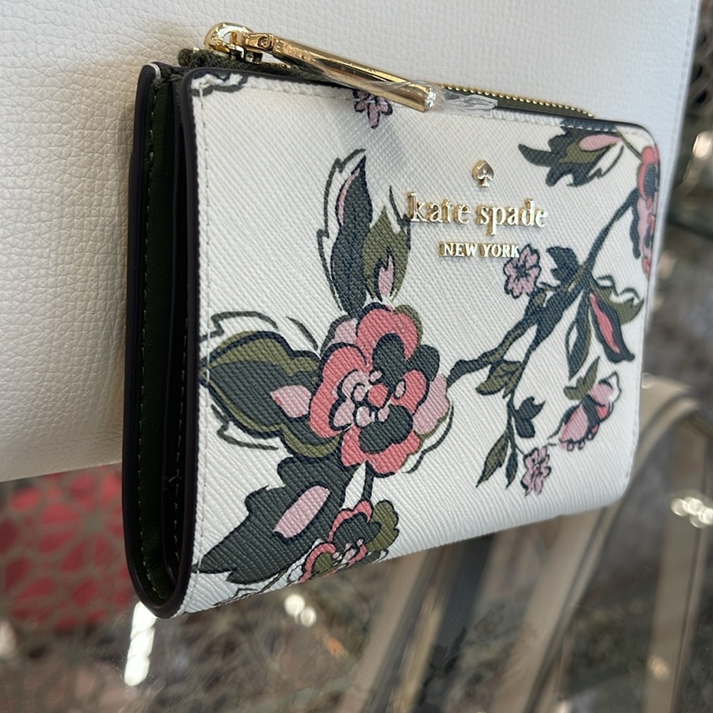 Kate Spade Madison Floral Small L Zip Wallet
forest blooms printed meringue mult - Picture 2 of 16